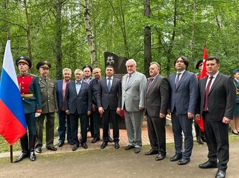 В преддверии траурной даты - 22 июня, мемориал «Синявинские высоты» посетила делегация Тамбовской области