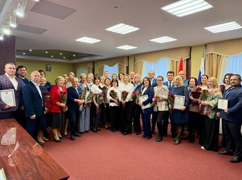 Торжественное чествование жителей за личный вклад в развитие Кировского района