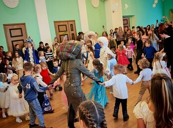  В ДК г. Кировска прошла Новогодняя елка для детей участников СВО