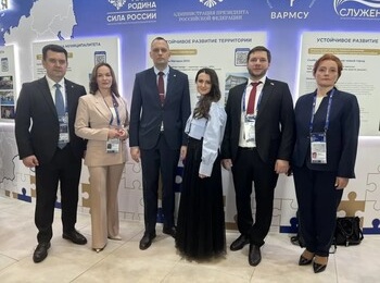 В День местного самоуправления президент России Владимир Путин встретился с представителями муниципалитетов