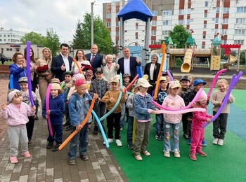 В Синявино состоялось открытие новой детской площадки