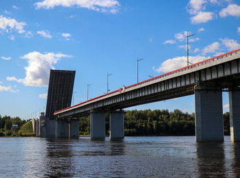 Движение по Ладожскому мосту полностью перекроют на два часа