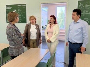 В Кировском районе продолжаются работы по подготовке школ к новому учебному году и благоустройству общественных пространств
